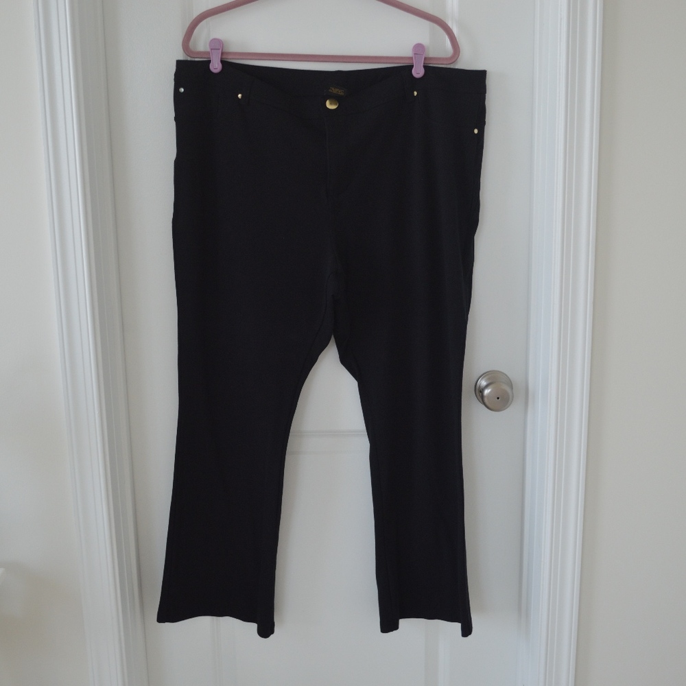 Black Jegging with Gold Detailing Short Inseam